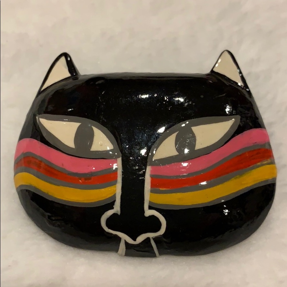 Cat pin